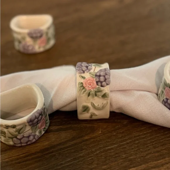 Pfaltzgraff Grapevine Ceramic Napkin Rings Set of 4 Floral Grape Design Vintage - Picture 5 of 7